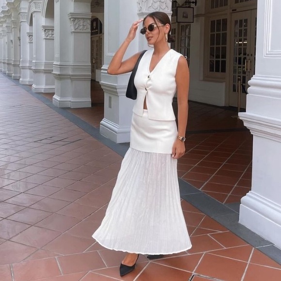 NWT Zara 2 Piece Gold Button Knitted Vest Top and Mix Pleaded Knit Skirt Set - Picture 10 of 14